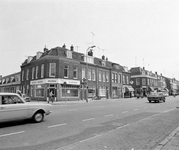 857153 Gezicht op de panden Amsterdamsestraatweg 205 -lager te Utrecht, met links de Leliestraat.